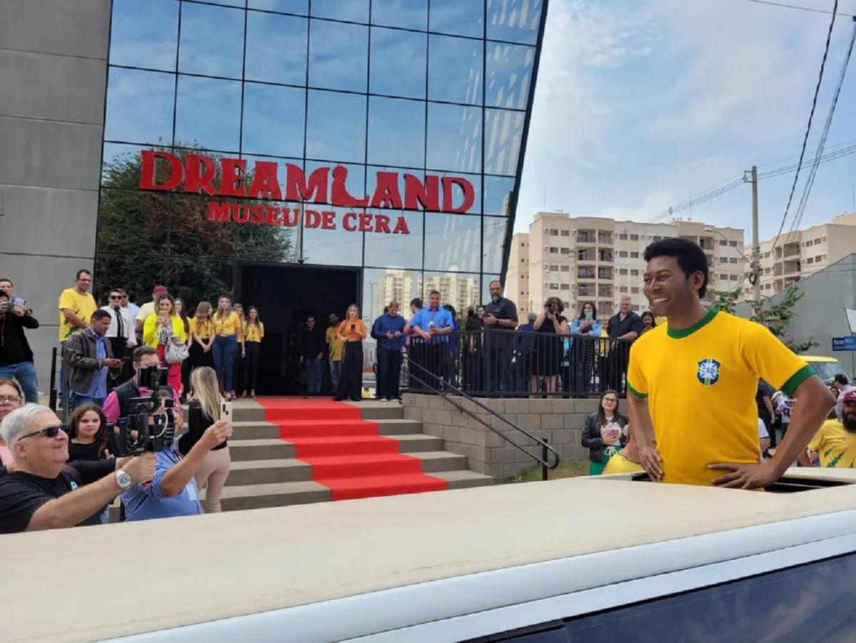 Casa Temporada Olimpia 8 Pessoas Com Piscina Villa Luaran gambar